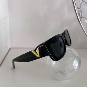 Designer Inspired Black Sunglasses Retro Rectangle Luxury Goldtone Notched V EUC